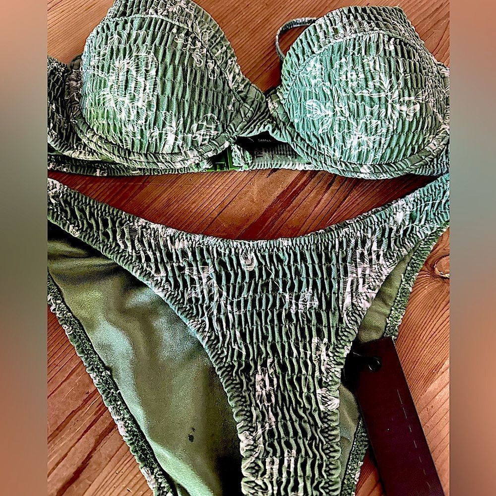 TRIANGL SACRAMENTO CHEEKY BIKINI SET NEW WITH TAGS + BAG - Picture 4 of 6